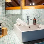 Meliades Luxury 아라초바